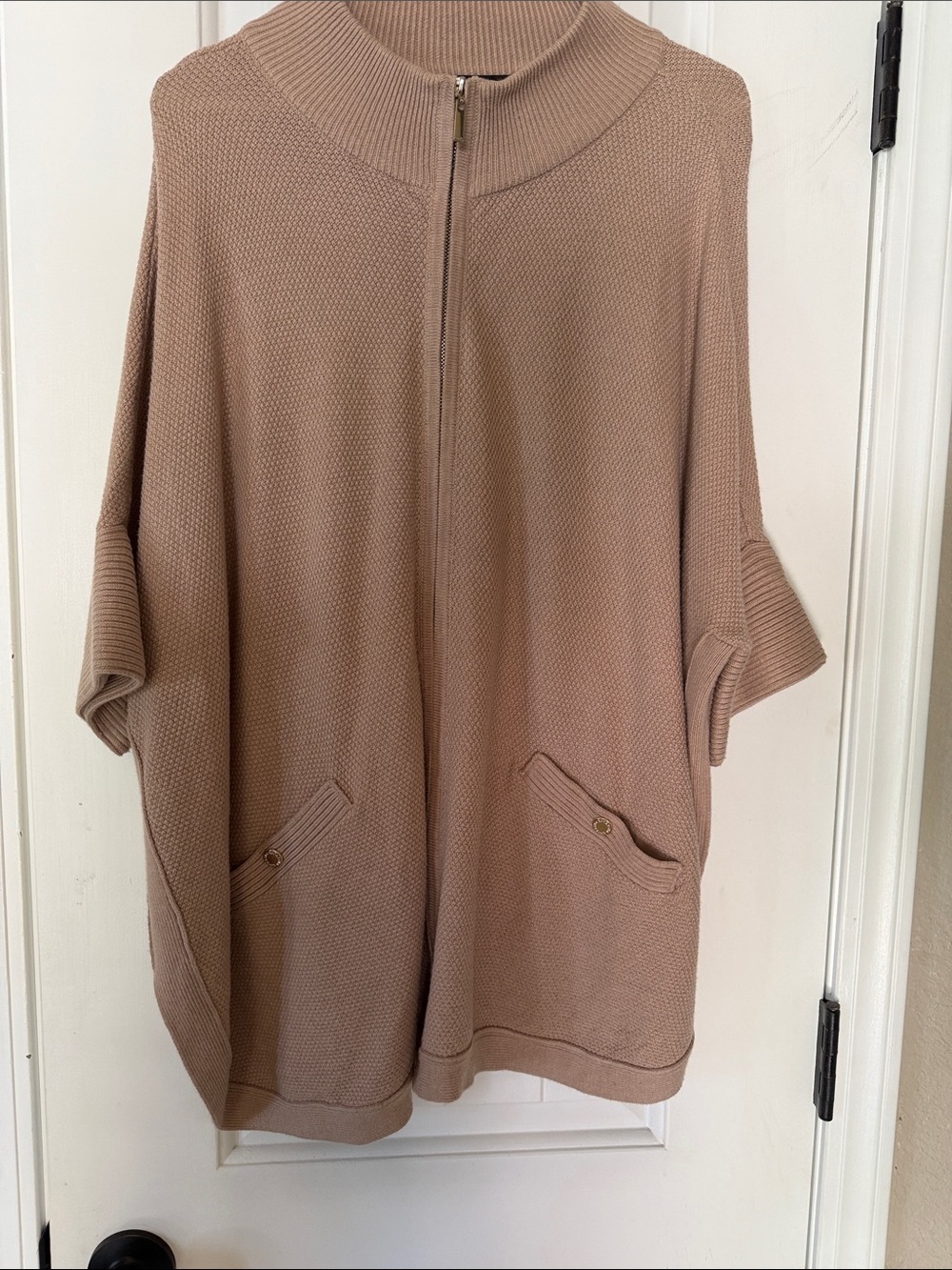 White House Black Market Beige Zip-Front Knit Cardigan